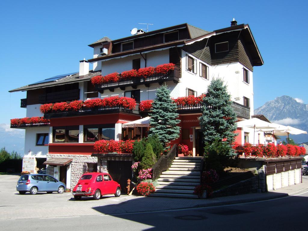 Albergo Trieste Tambre dʼAlpago Eksteriør billede
