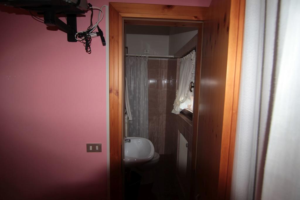 Albergo Trieste Tambre dʼAlpago Værelse billede