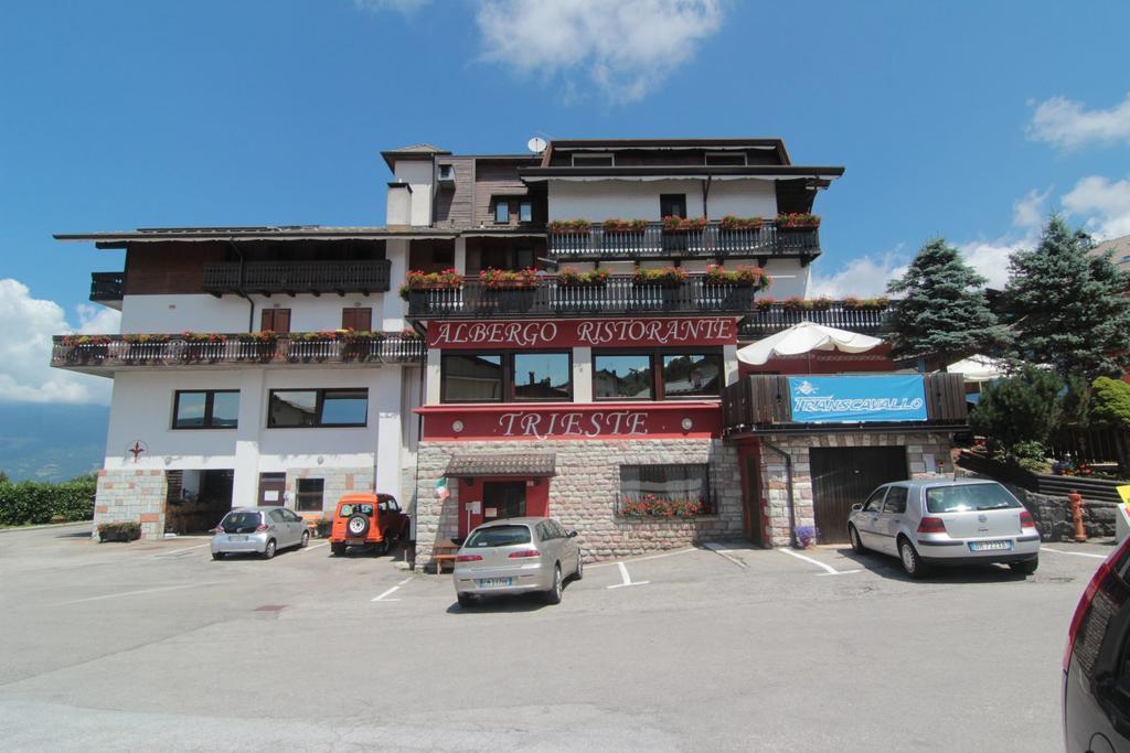 Albergo Trieste Tambre dʼAlpago Eksteriør billede