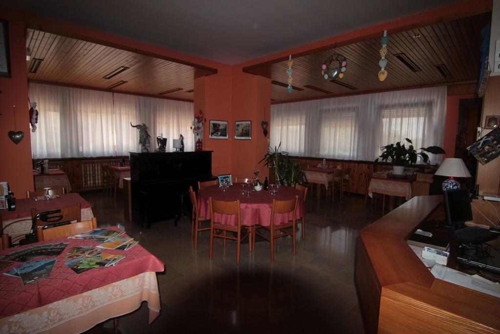Albergo Trieste Tambre dʼAlpago Eksteriør billede